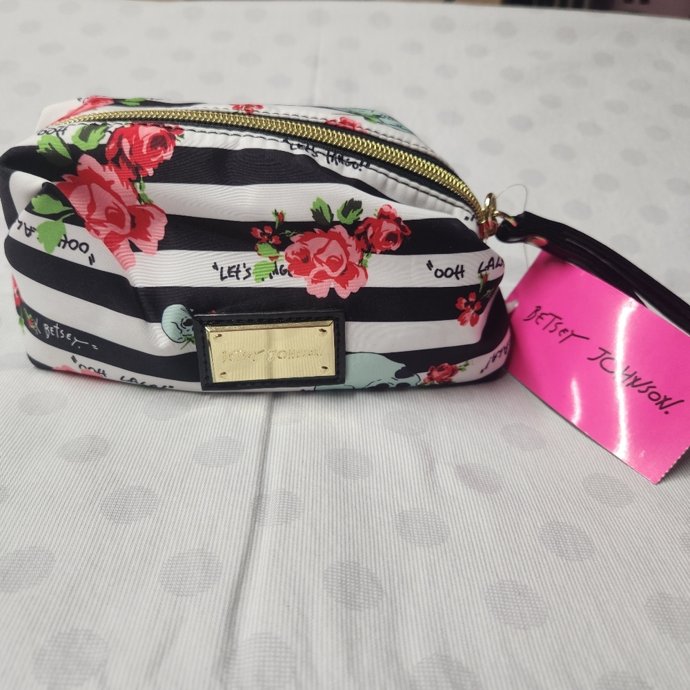 NWT - Betsey Johnson - Makeup Cosmetic Accessory Bag Pouch - Skulls & Roses